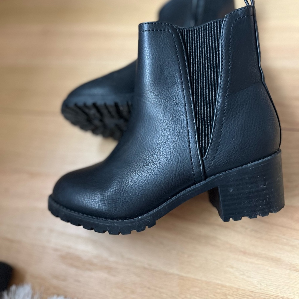 Black Leather Chelsea Ankle Boots
